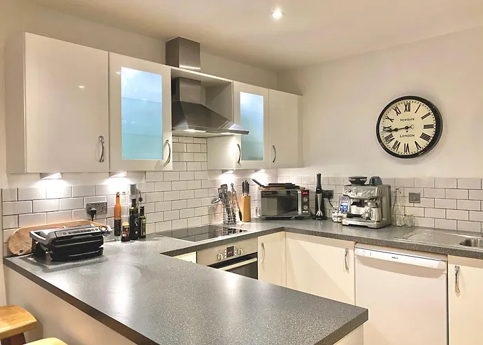 Modern, Spacious Flat In The Heart Of Bournemouth.