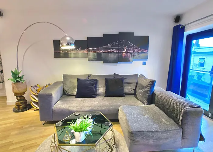Modern, Spacious Flat In The Heart Of Bournemouth.